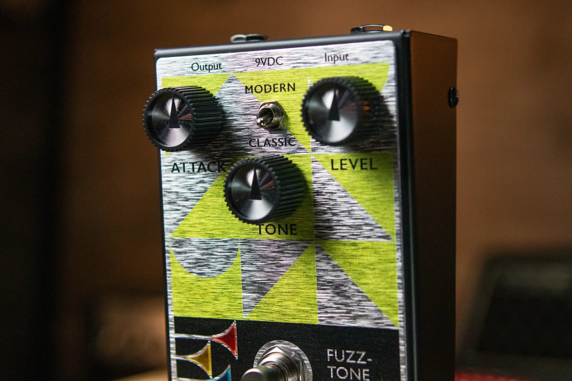 Volume, Tone, and Fuzz knobs