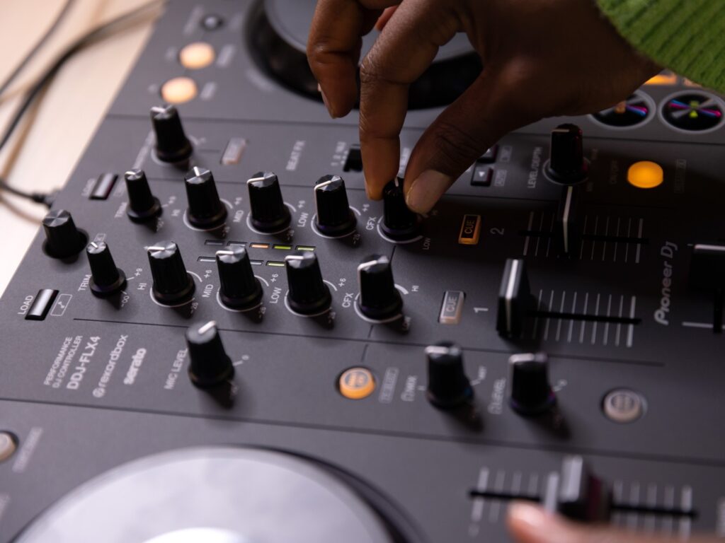 Pioneer DDJ-FLX4 DJ controller
