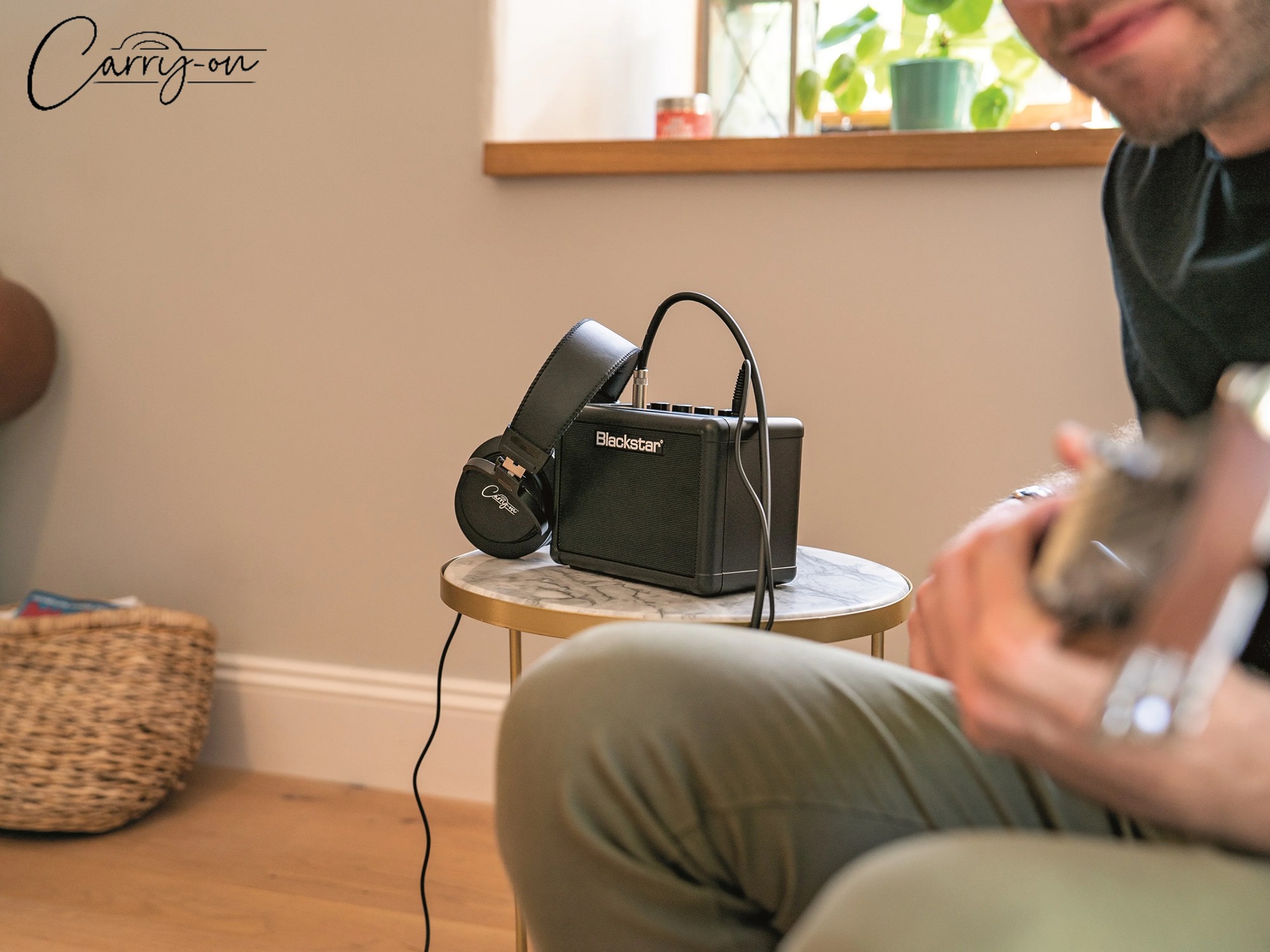 Carry-on SH100 folding studio headphones 