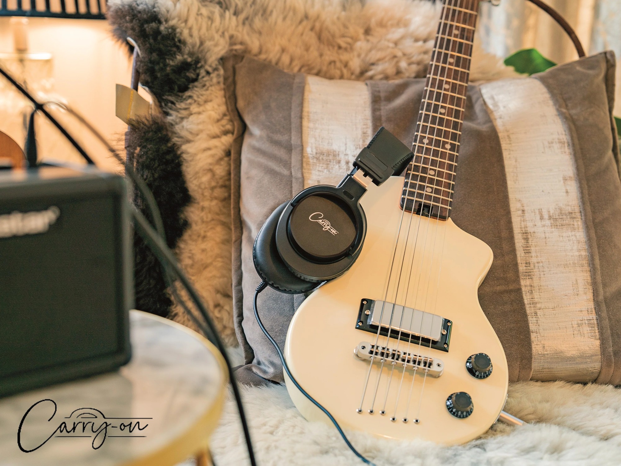 Carry-on SH100 folding studio headphones 