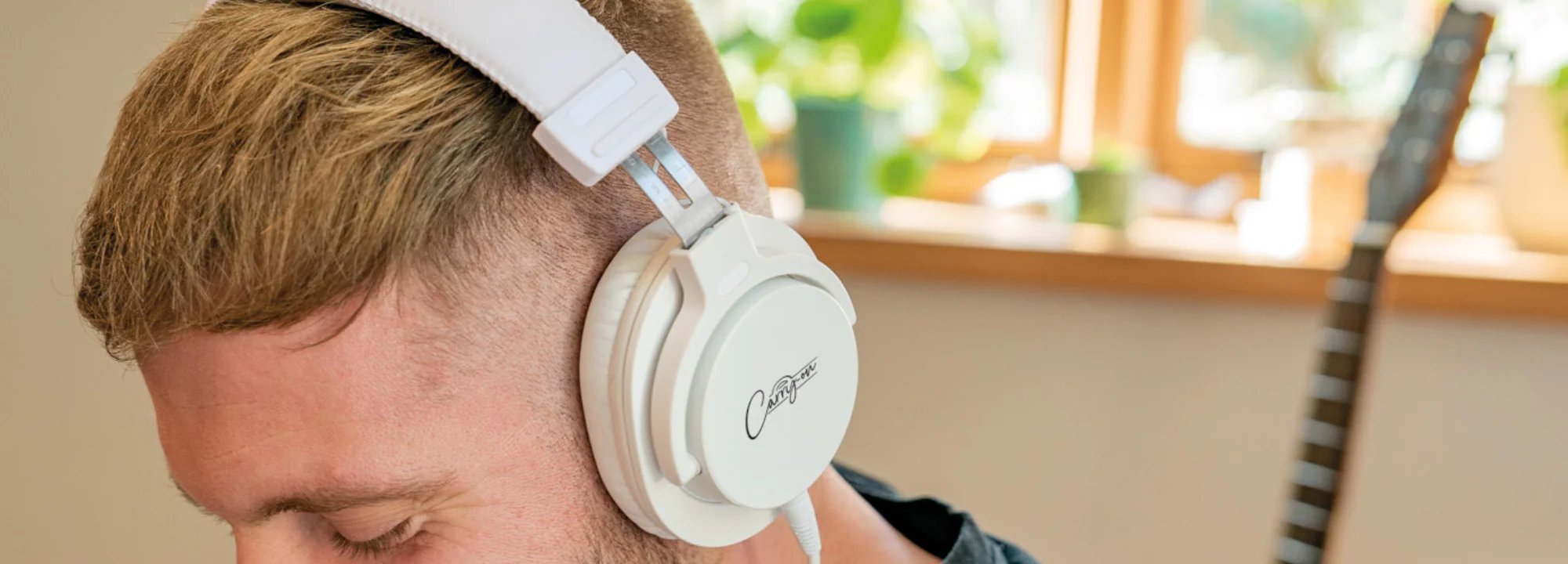 Carry-on SH100 folding studio headphones

