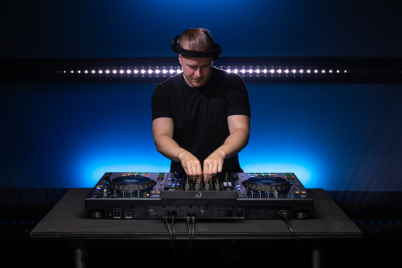 AlphaTheta XDJ-AZ