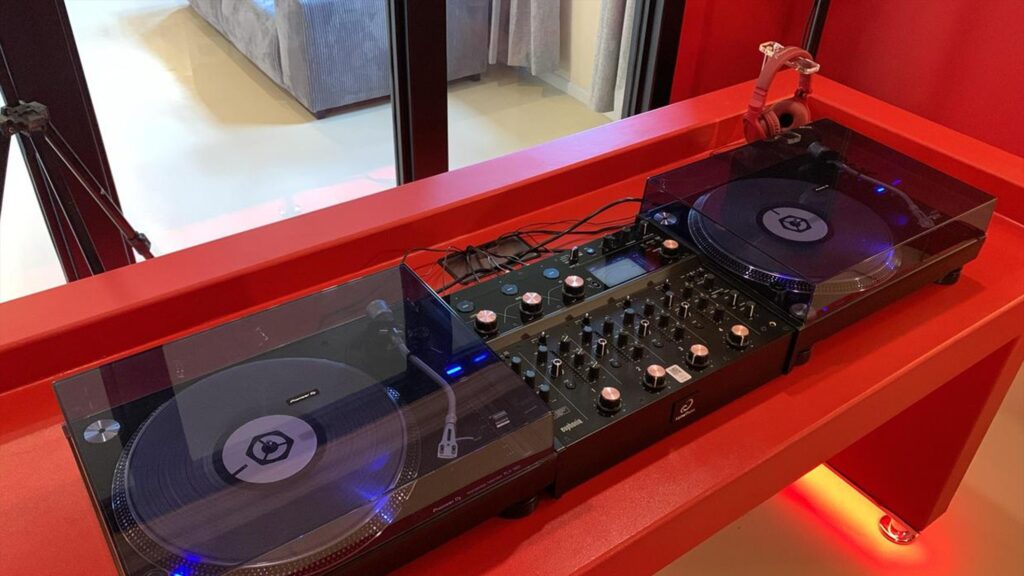 Pioneer DJ PLX-1000 turntable