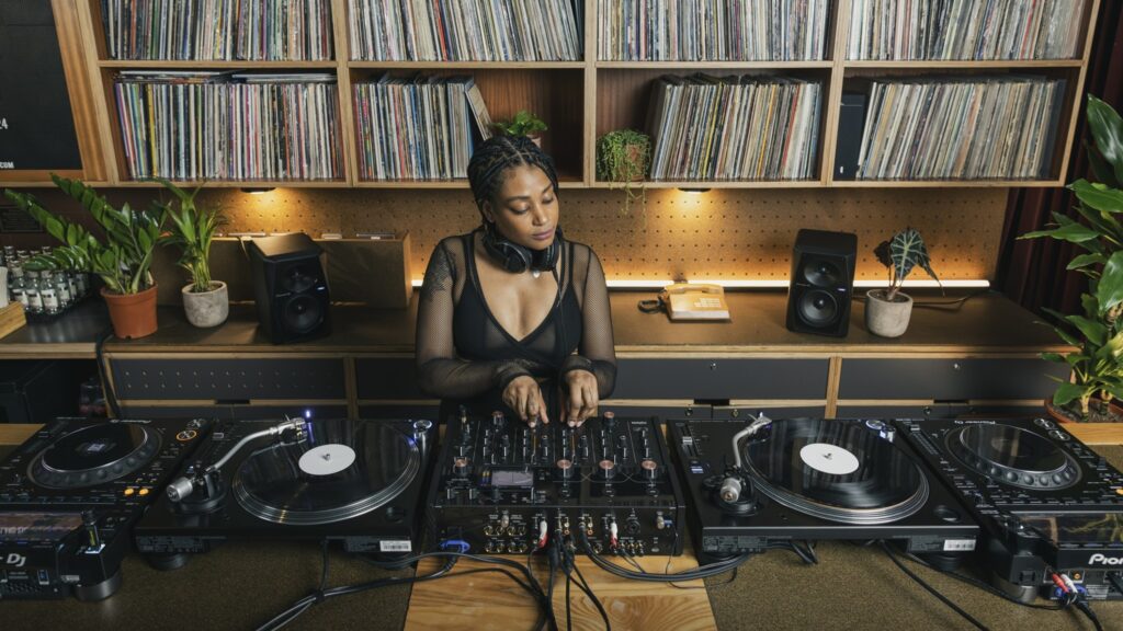 AlphaTheta Euphonia rotary mixer