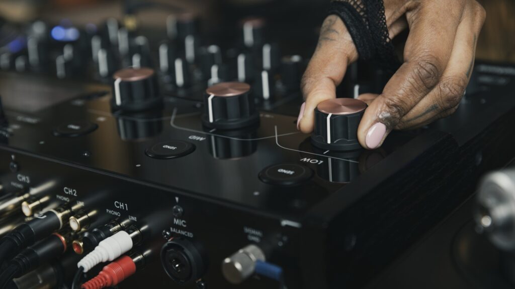 AlphaTheta Euphonia rotary mixer