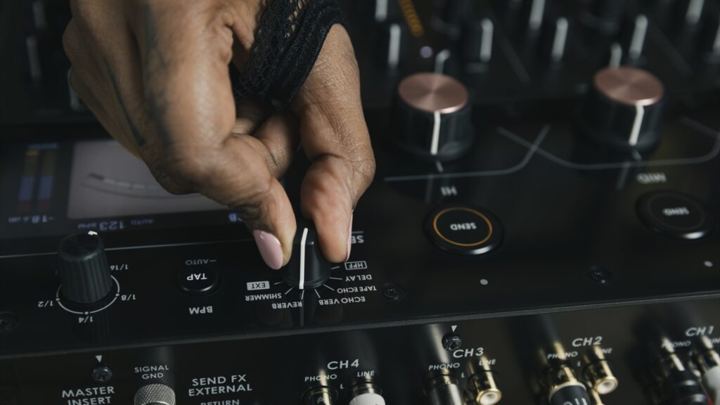 AlphaTheta Euphonia rotary mixer