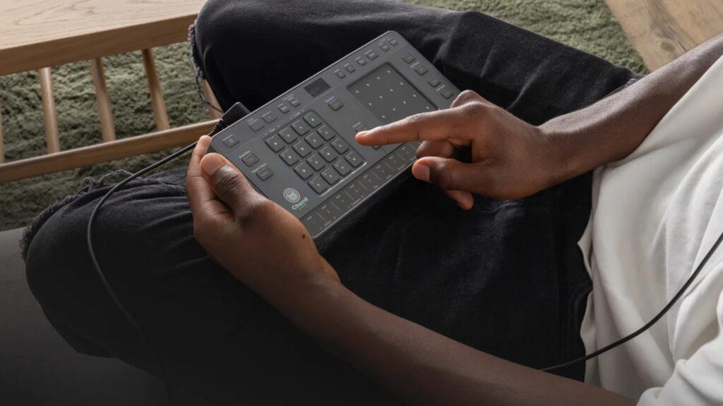 AlphaTheta CHORDCAT 8-Track Groovebox