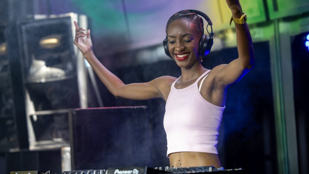 AlphaTheta HDJ-F10-TX wireless DJ headphones