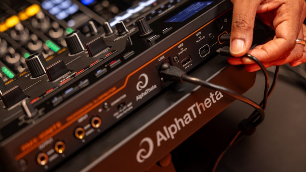 AlphaTheta RMX-IGNITE