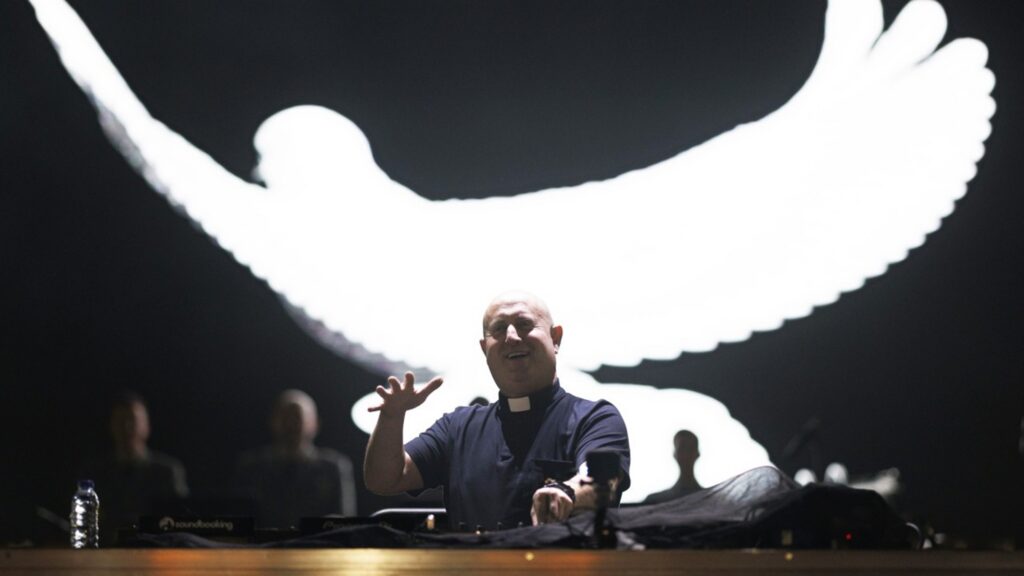 Padre Guilherme The DJ Priest