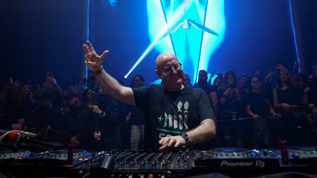 Padre Guilherme The DJ Priest