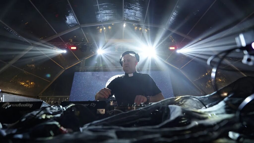 Padre Guilherme The DJ Priest