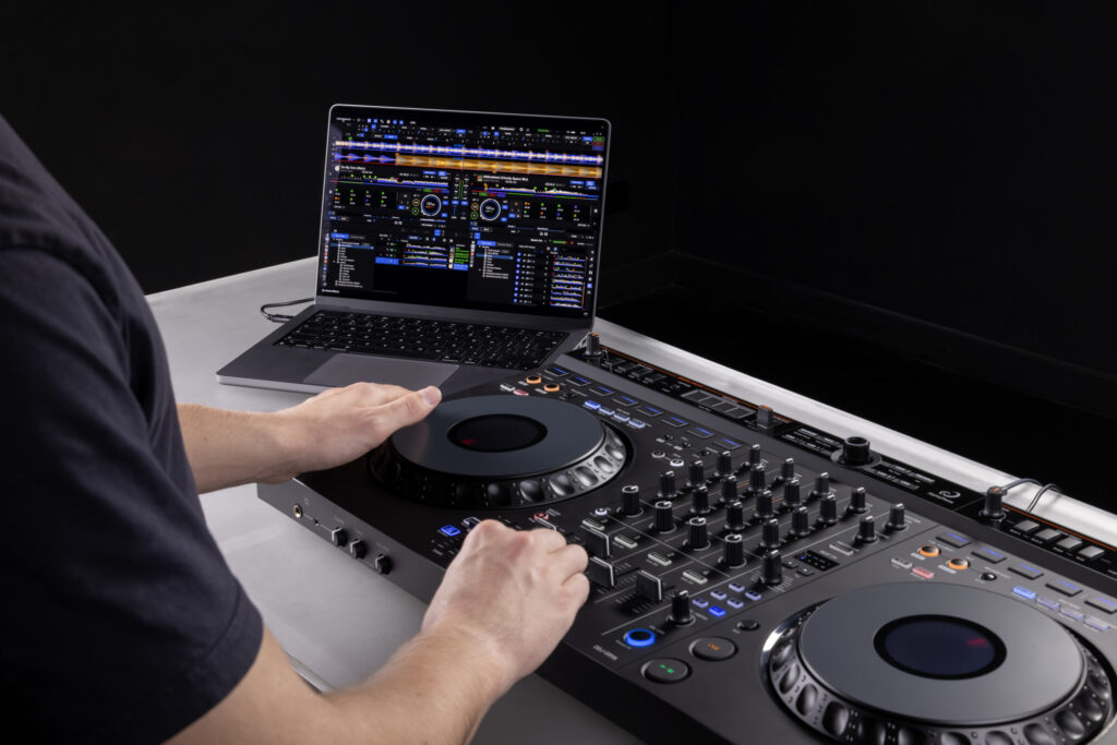 AlphaTheta DDJ-GRV6